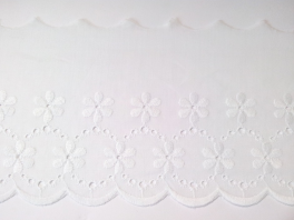 Kant borduurwerk Engels witte bloemen 100% wit katoen 100mm