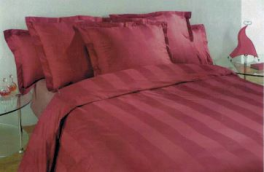 Housse couette 240x200/220+ taie bordeaux uni large bandes 100% coton satin