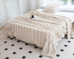 Sprei 240x220 cm 100% polyester kunstbont beige reliëf extra zacht.